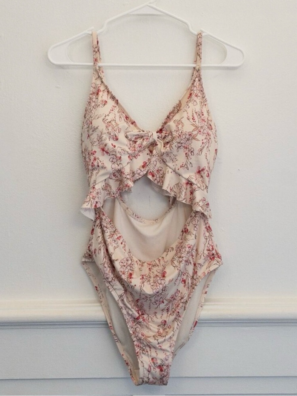 Hurley Floral Cutout One Piece Swimsuit L/G Ruffle Trim Adjustable Tie